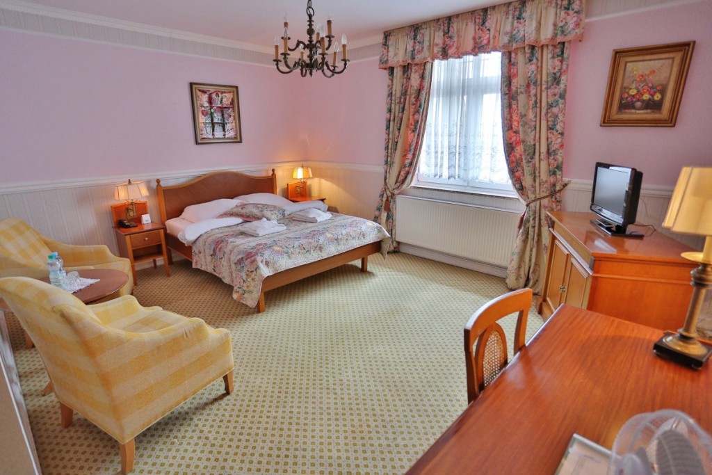 Boleslawiec Hotel Garden Hotel Room